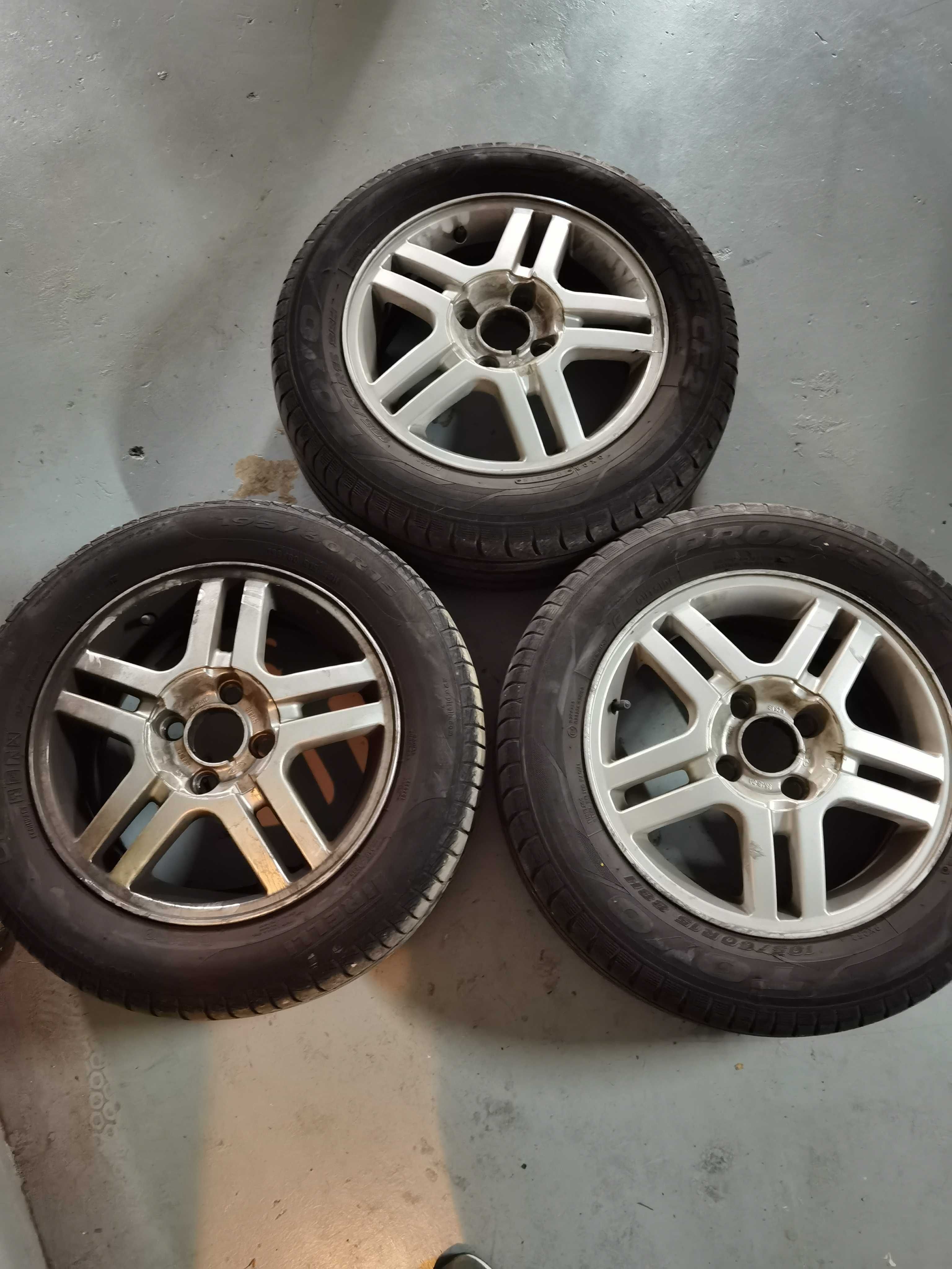 Jantes 15' com pneus 4x108 (só tenho 3)