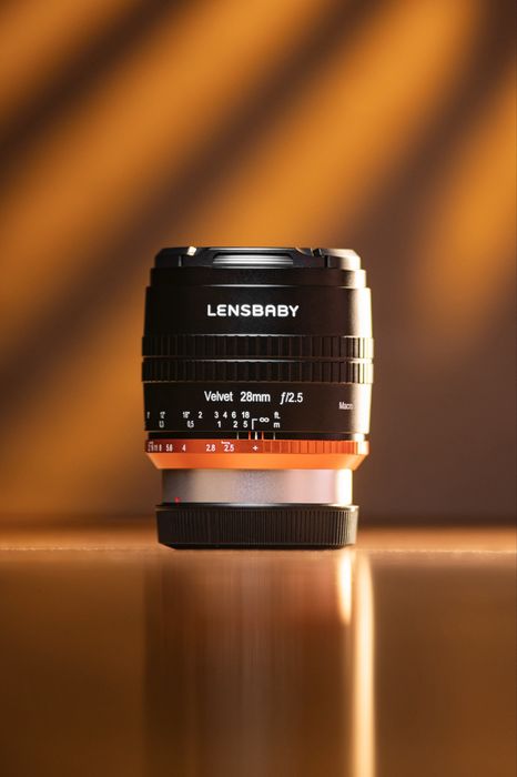Lensbaby Velvet 28mm f/2.5 для Canon RF