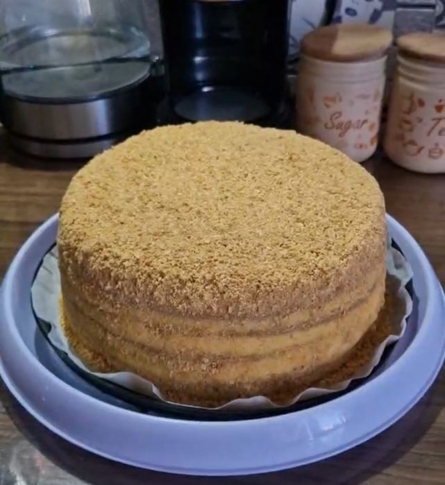 Торт Наполеон і Медовик