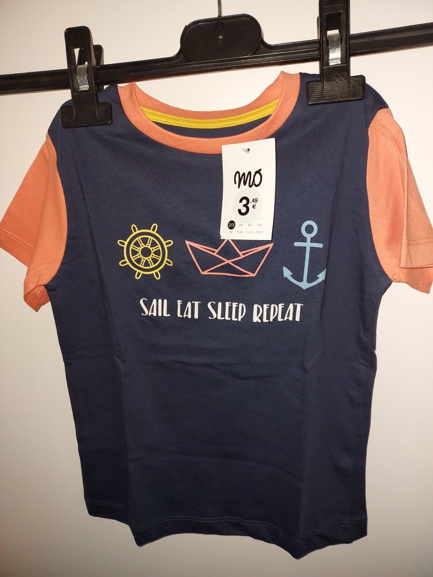 Conjunto de 2 t-shirt, 1 calção de banho Novos