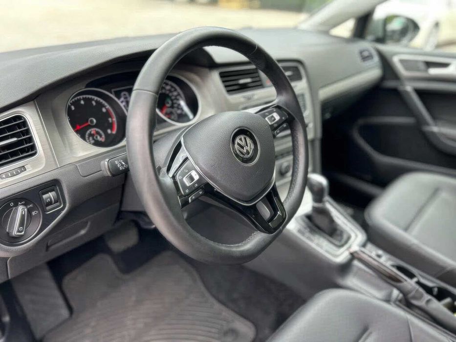 Volkswagen Golf Wolfsburg Edition 4-Door      2017