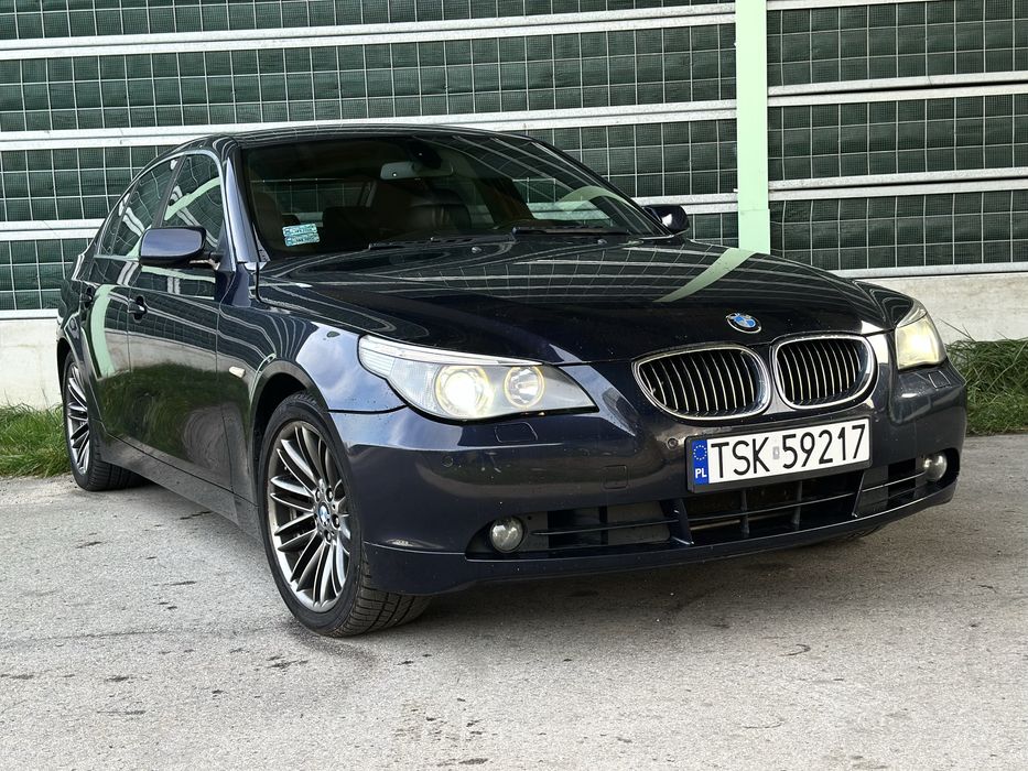 BMW E60 4.4i V8 333KM Xenon, Komforty czarne, czarny sufit