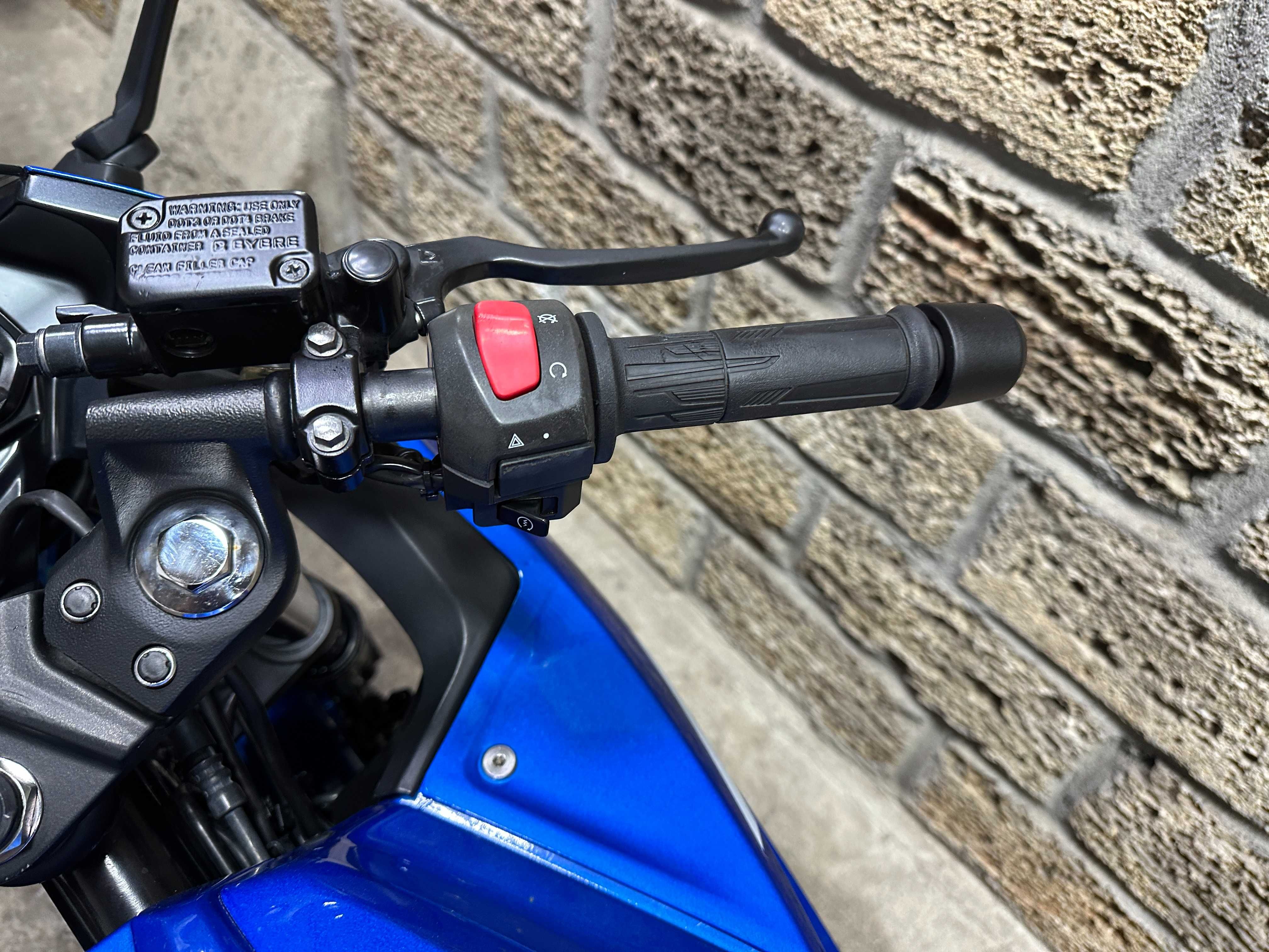 Suzuki GIXXER250SF Джіксер