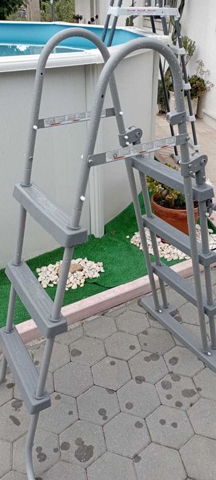 Escadas Piscina 108 x 71,4 x 138 cm