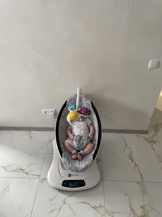 Крісло-гойдалка 4MOMS mamaRoo 4.0 Plush