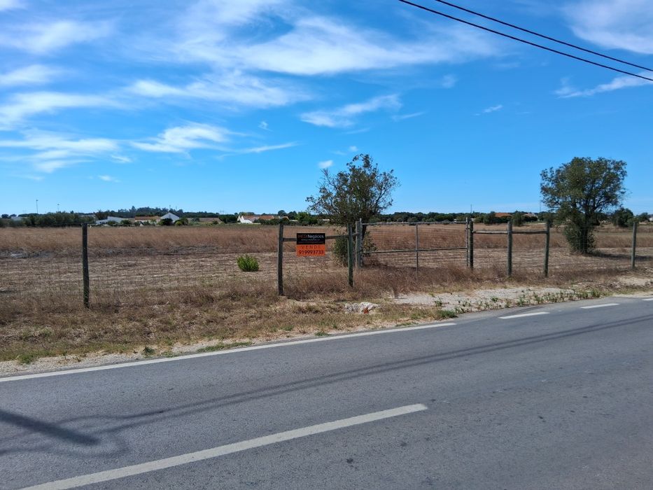 Terreno para atividades industriais, logística e serviços.