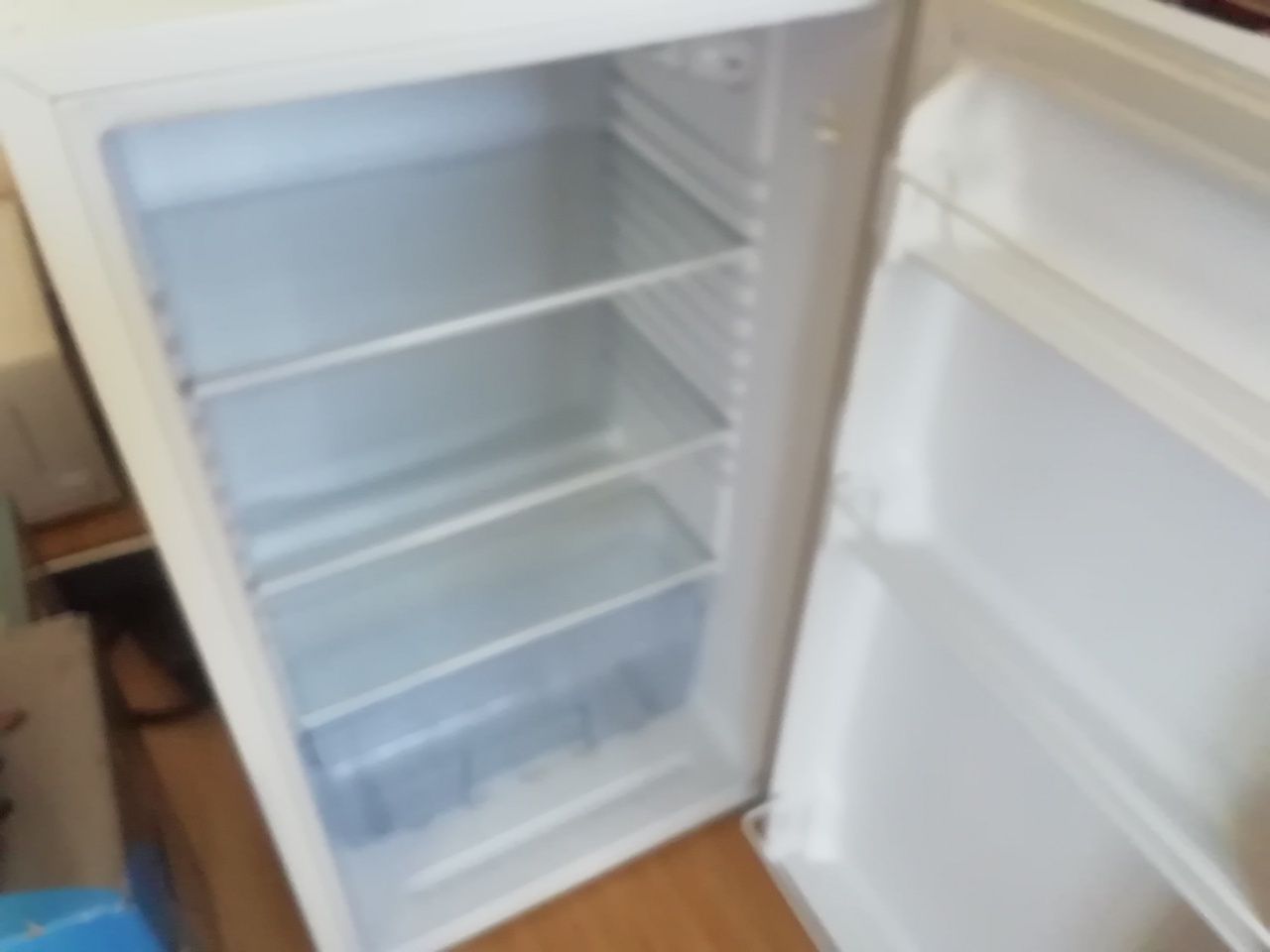Холодильник однокамерный без морозилки.
