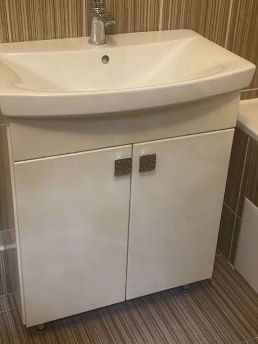 Продаю на ванну гарнитур в комплекте