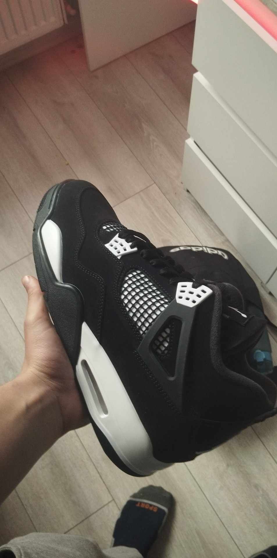 Jordan 4 white thunder