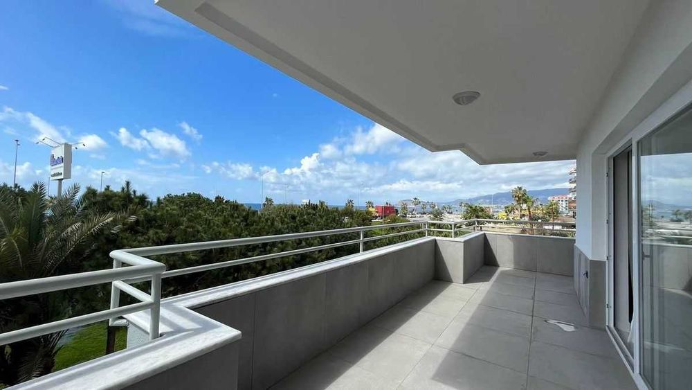 Просторная квартира 134м2 жилой комплекс 100м до моря Махмутлар Турция