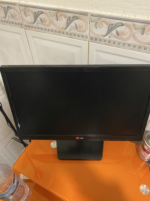 Monitor LG semi novo