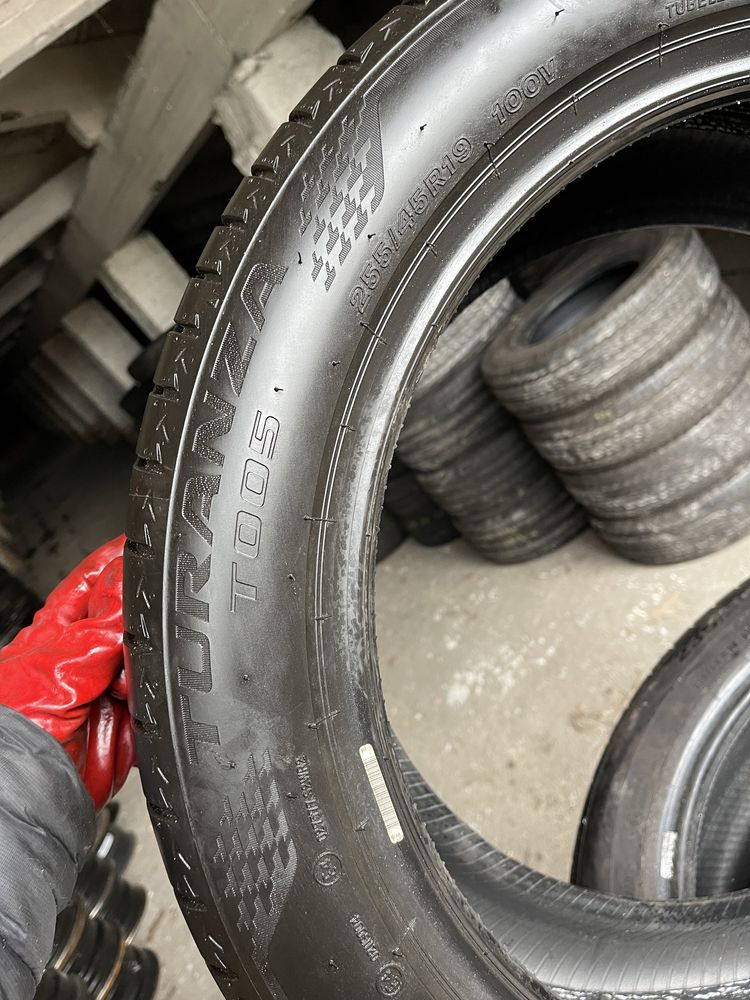 255 45 19 Bridgestone Turanza T 005 B Sel