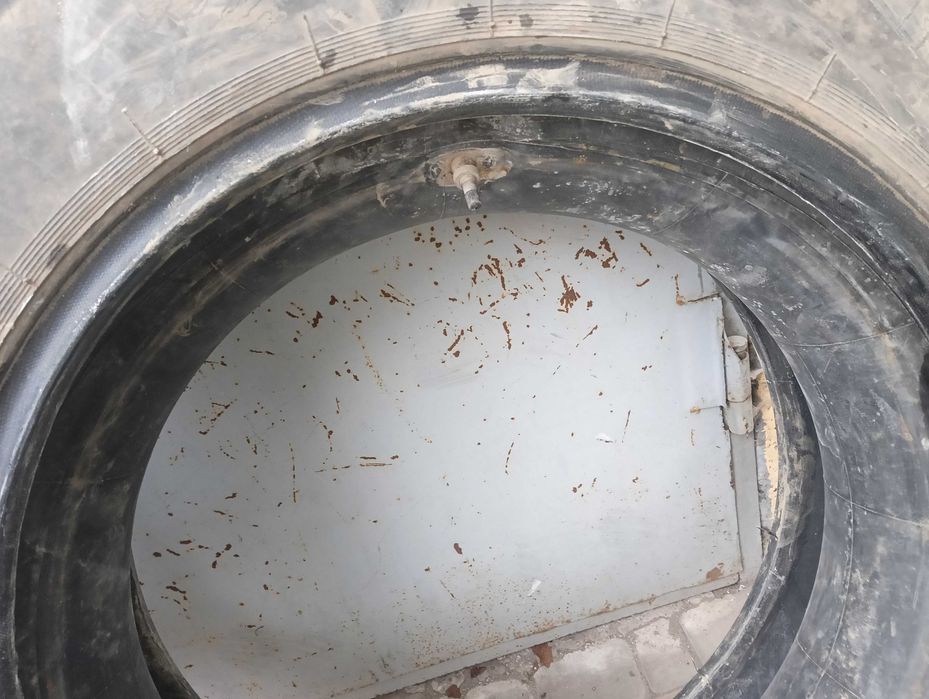 Sprzedam opony do ciągnika rolniczego