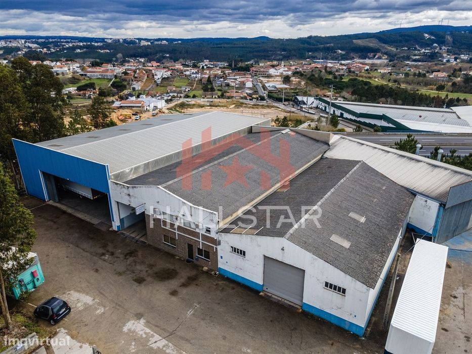 Armazém / Actividade Industrial  / Área Coberta de 1840m2 / Azoia