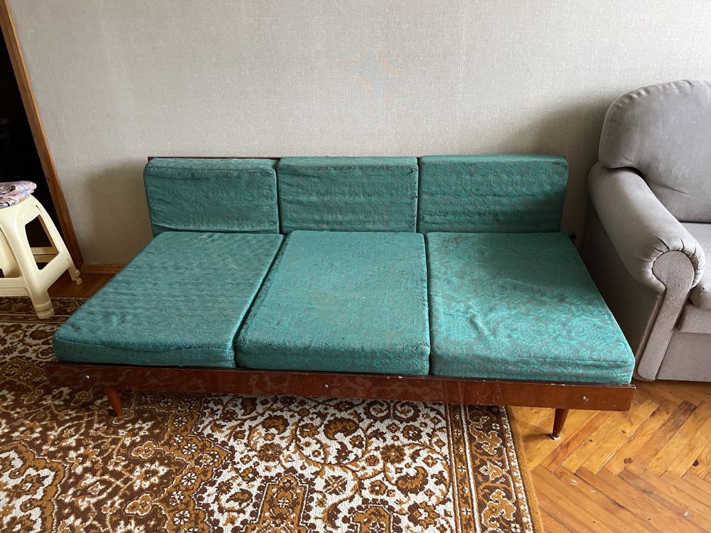 Продам кресло и  диван на дачу