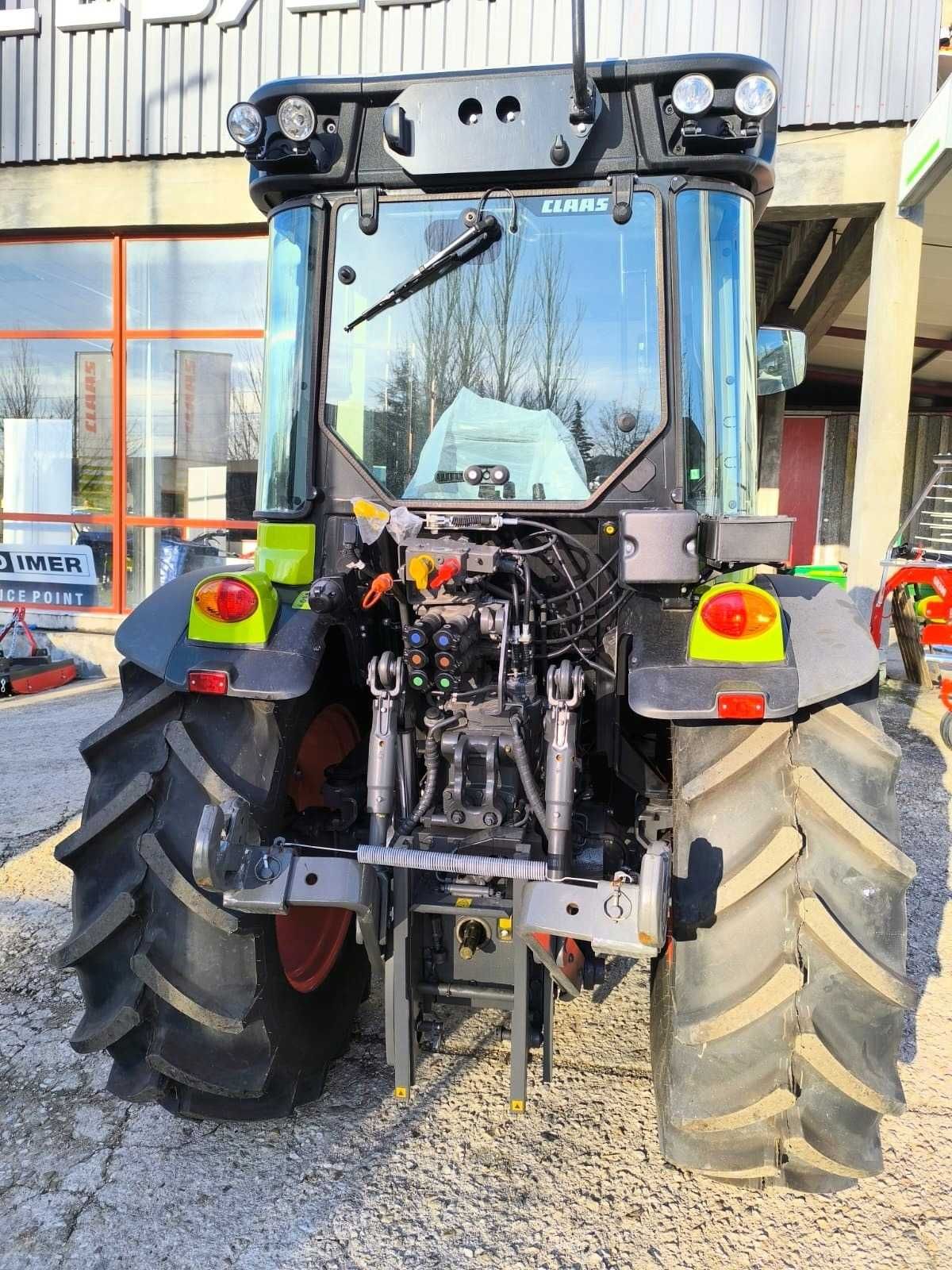 Trator agrícola CLAAS Nexos