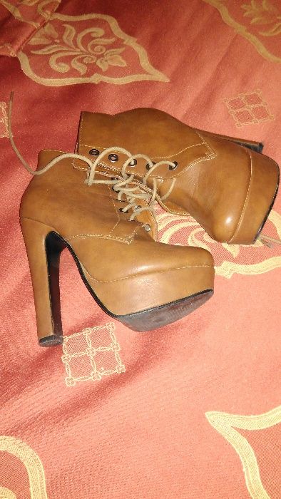 Botas numero 35 castanhas