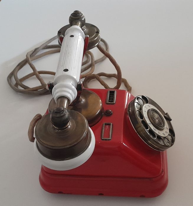 Telefone antigo vermelho
