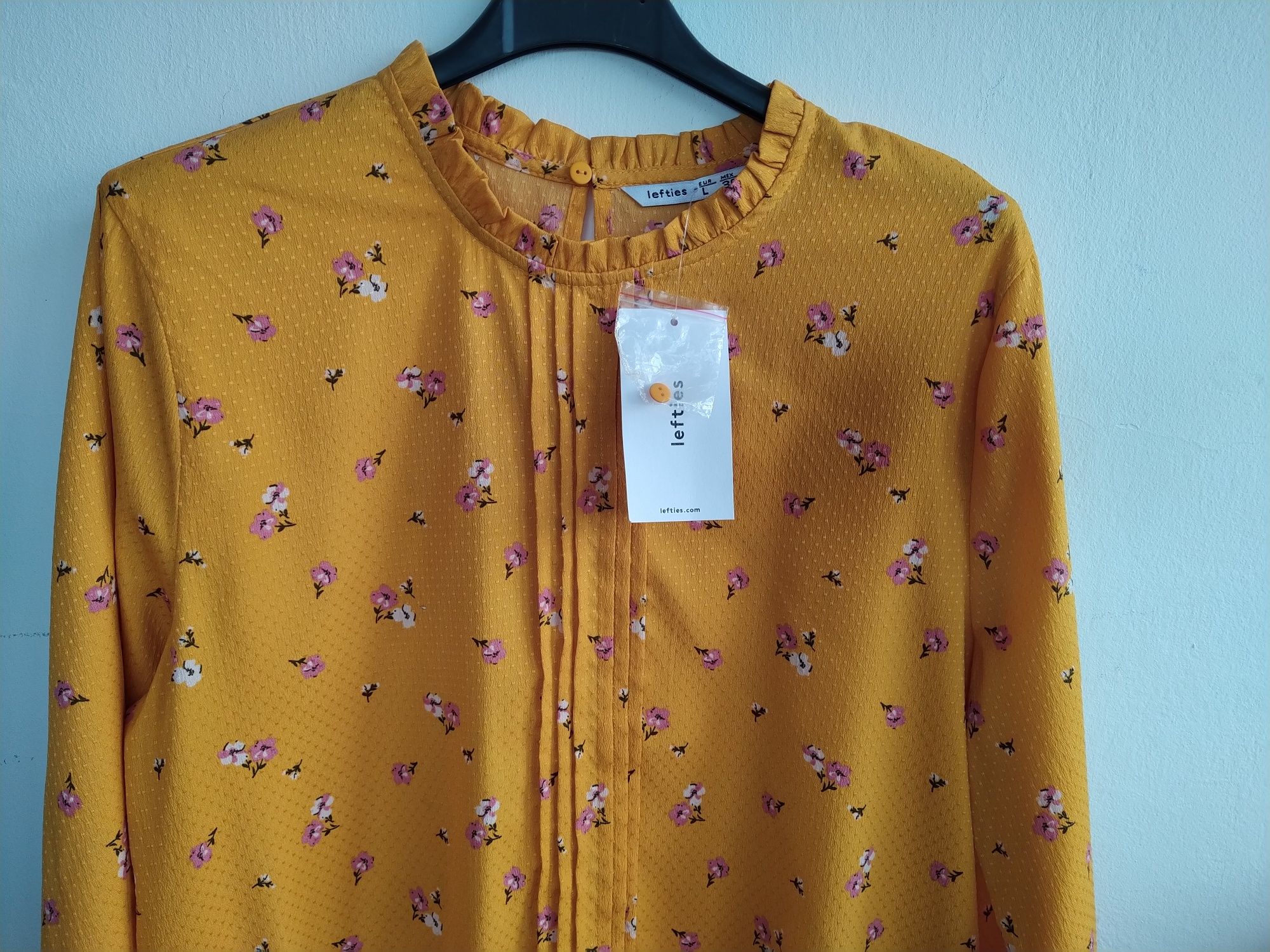 Blusa floral alegre e elegante - Lefties - Tamanho L - Nova!