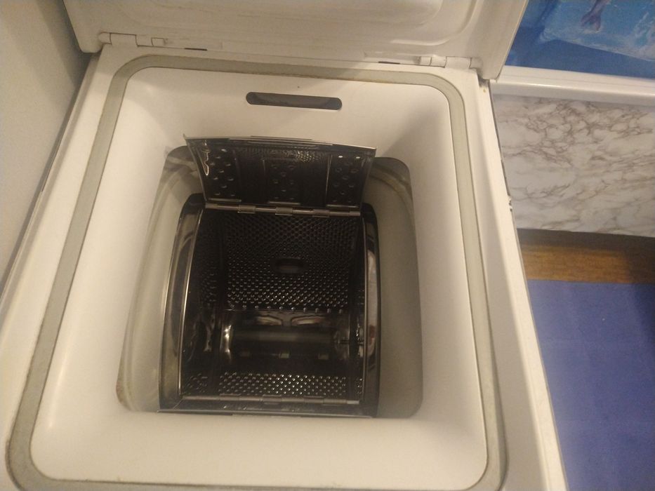 Продам на запчастини пральну машину Whirlpool.