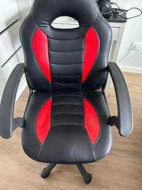 Cadeira Gamer vermelha e preta