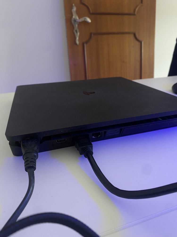 PS4 Slim 1TB + 6 jogos (Sem comando)