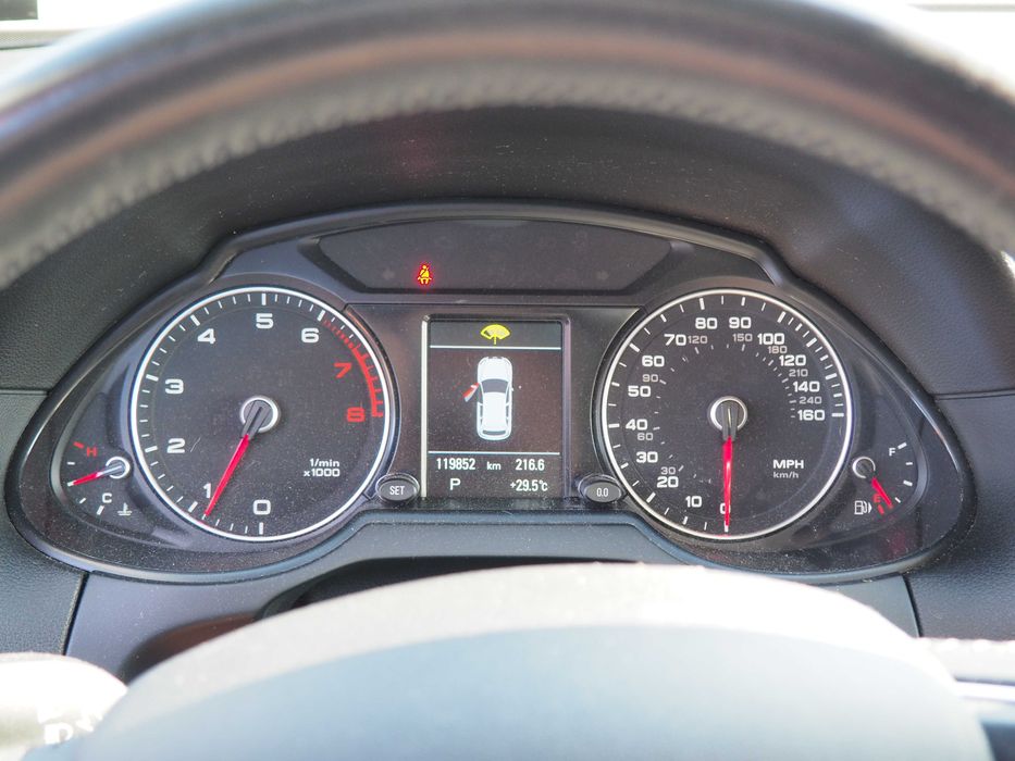 Audi Q5 Premium 2.0 TFSI Quattro, zadbane z małym przebiegiem.