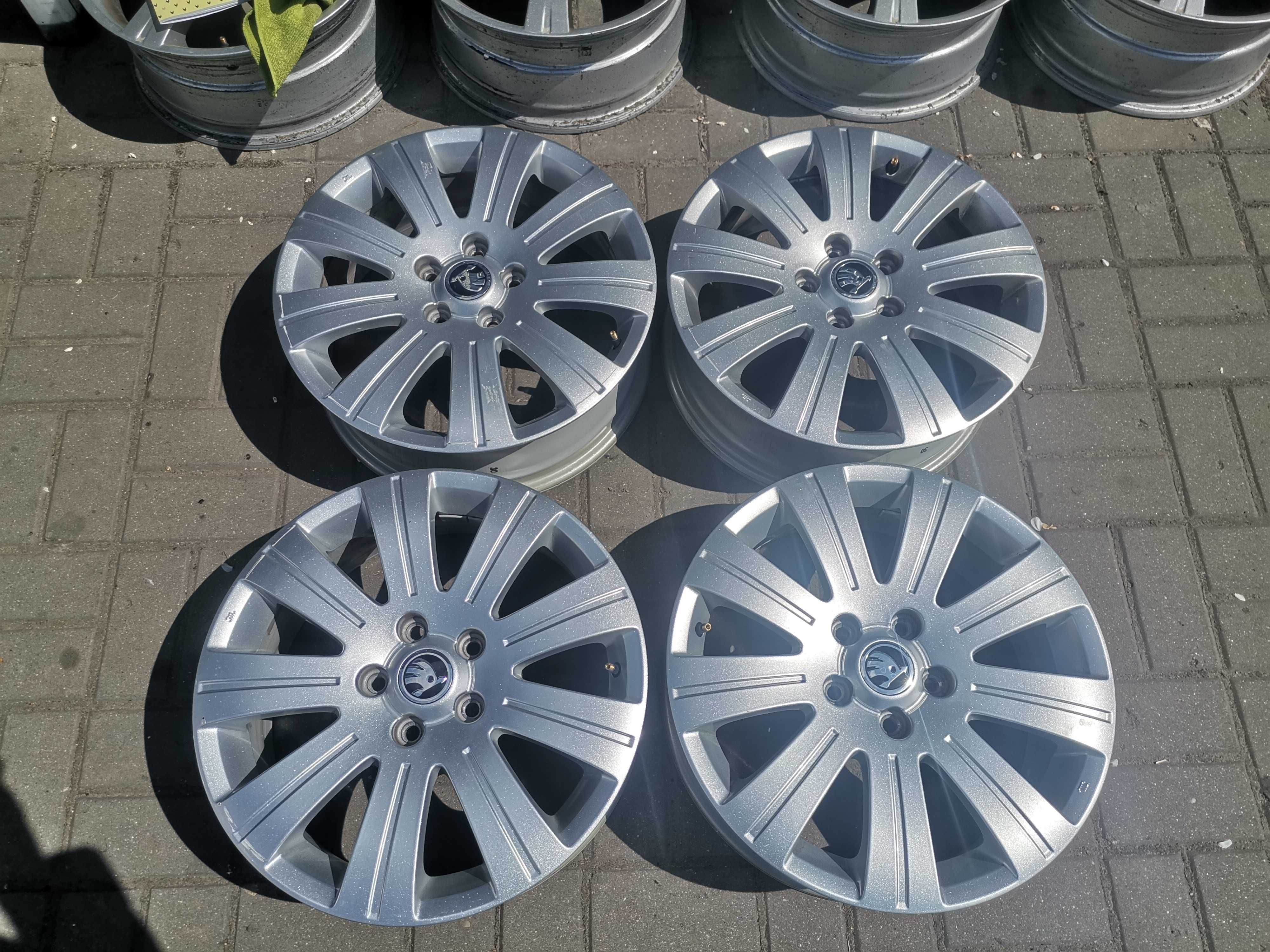 Felgi 5x112 17 cali skoda super Octavia.