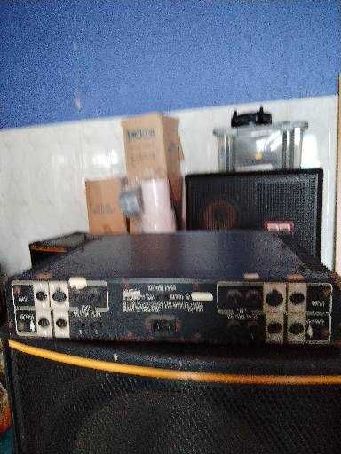 Amplificador     sound Master vf 400 e 2 colunas