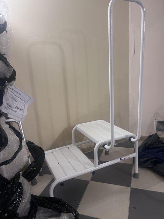 Сходи для ванни з поручнем HT-080-002