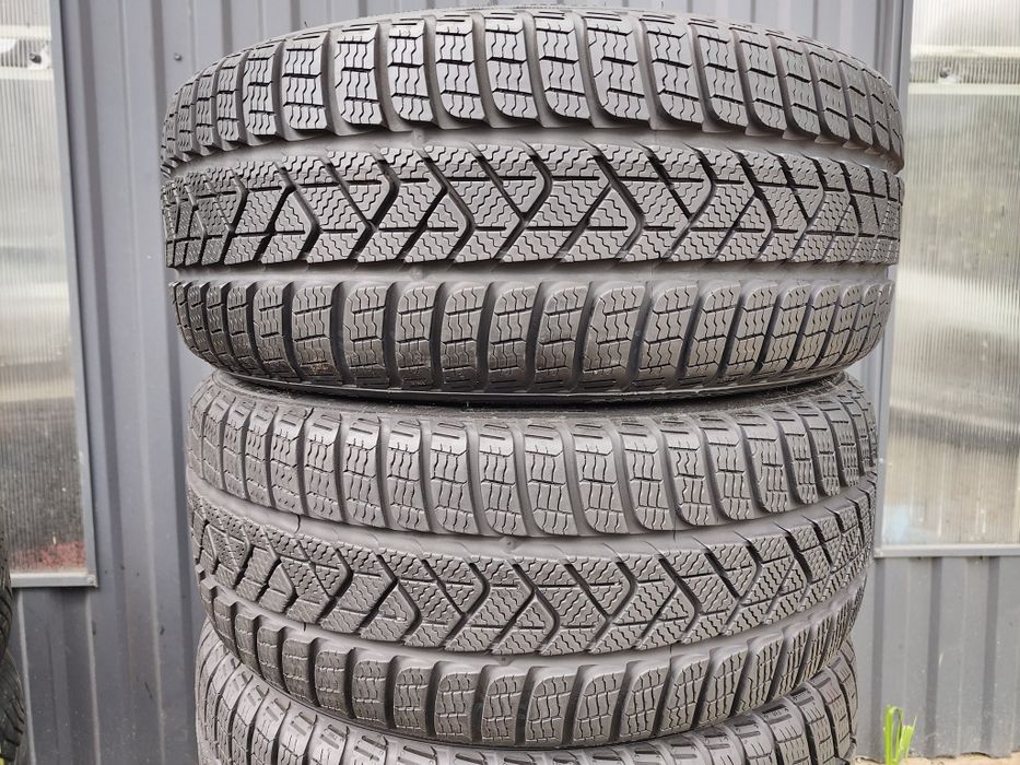 205/40/17 Pirelli Sottozero 3 komplet