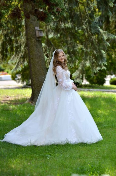 Розкішна весільна сукня, в хорошому стані!