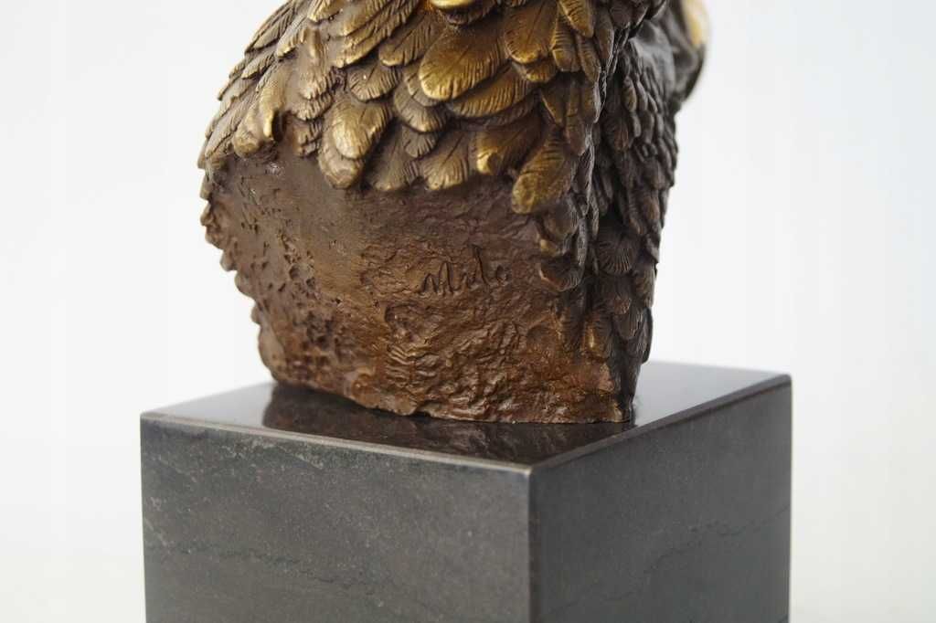 Figura z brązu rzeźba sokół jastrząb