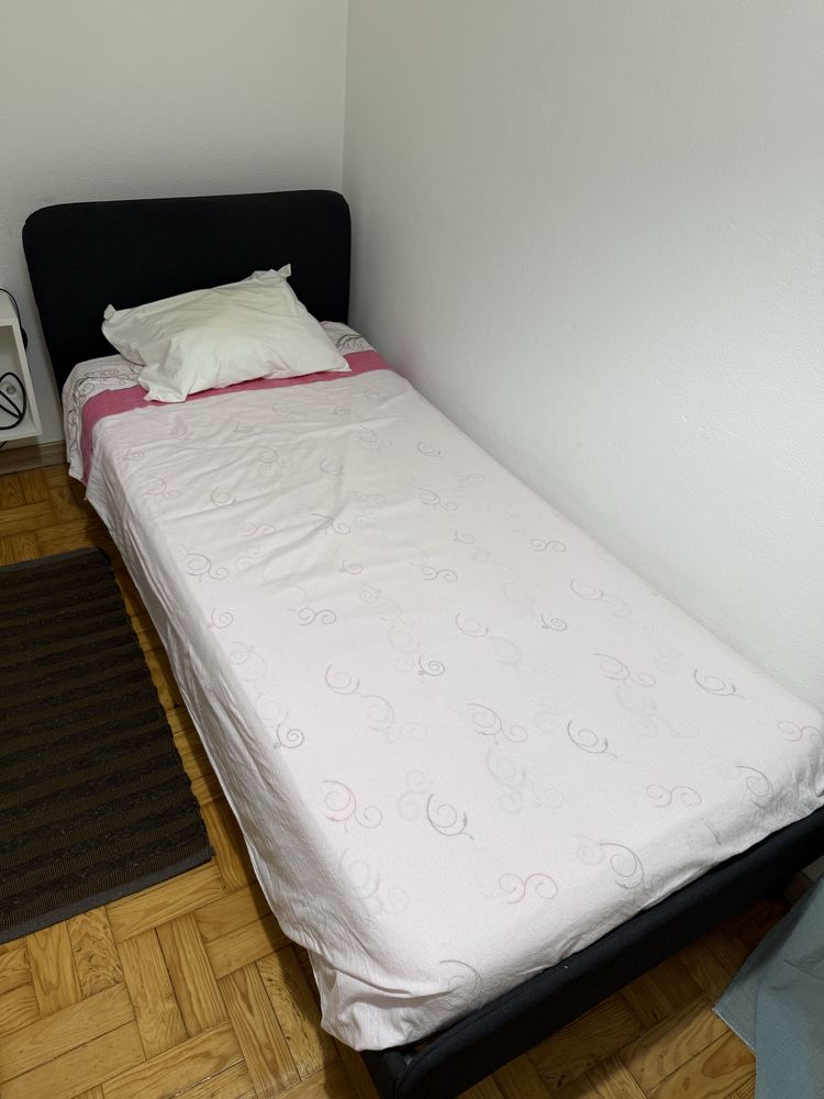 Cama de Solteiro + Colchão + Mesa de Cabeceira + Candeeiro