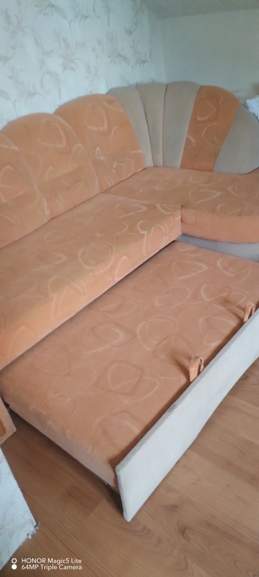 Продам детскую стенку  и диван за 11 000 грн