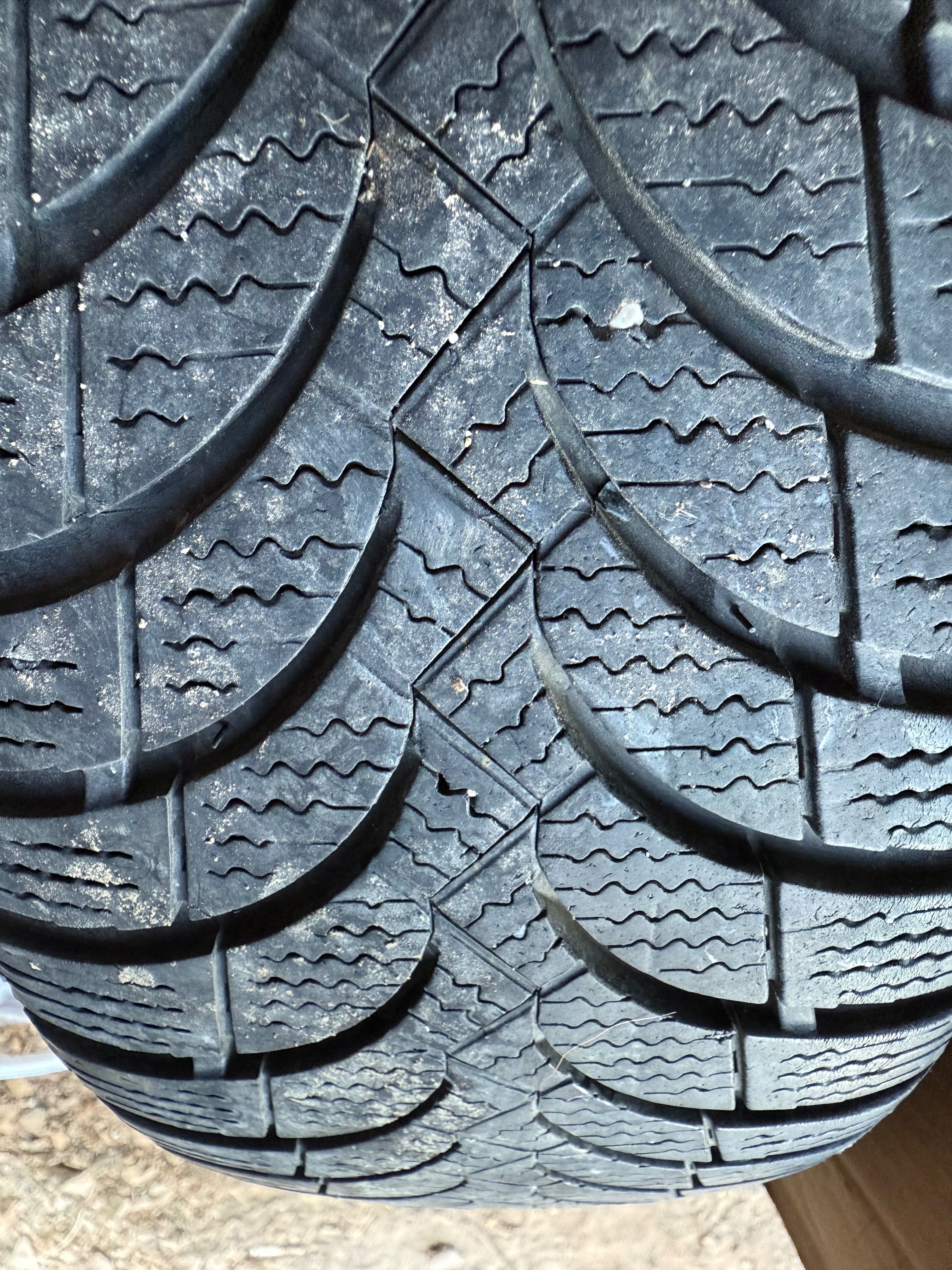 Cztery opony zimowe z felgami nexen, falken 175/60/R15
