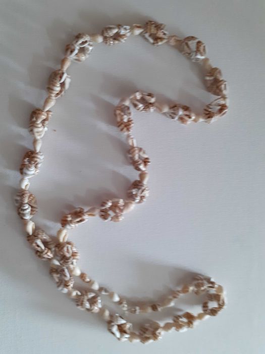 Colar de búzios comprido