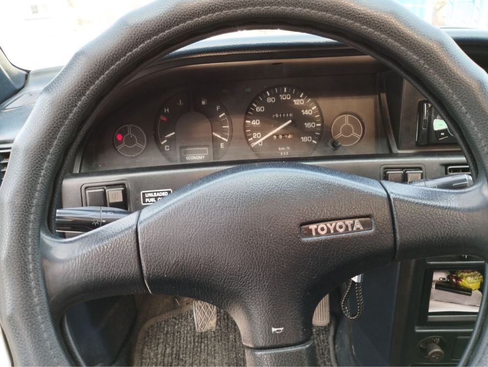 Toyota corolla e90 1988