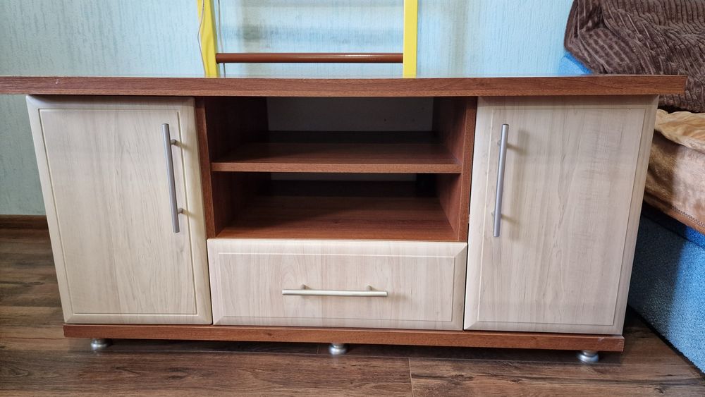 Тумбочка (тумба під телевізор)