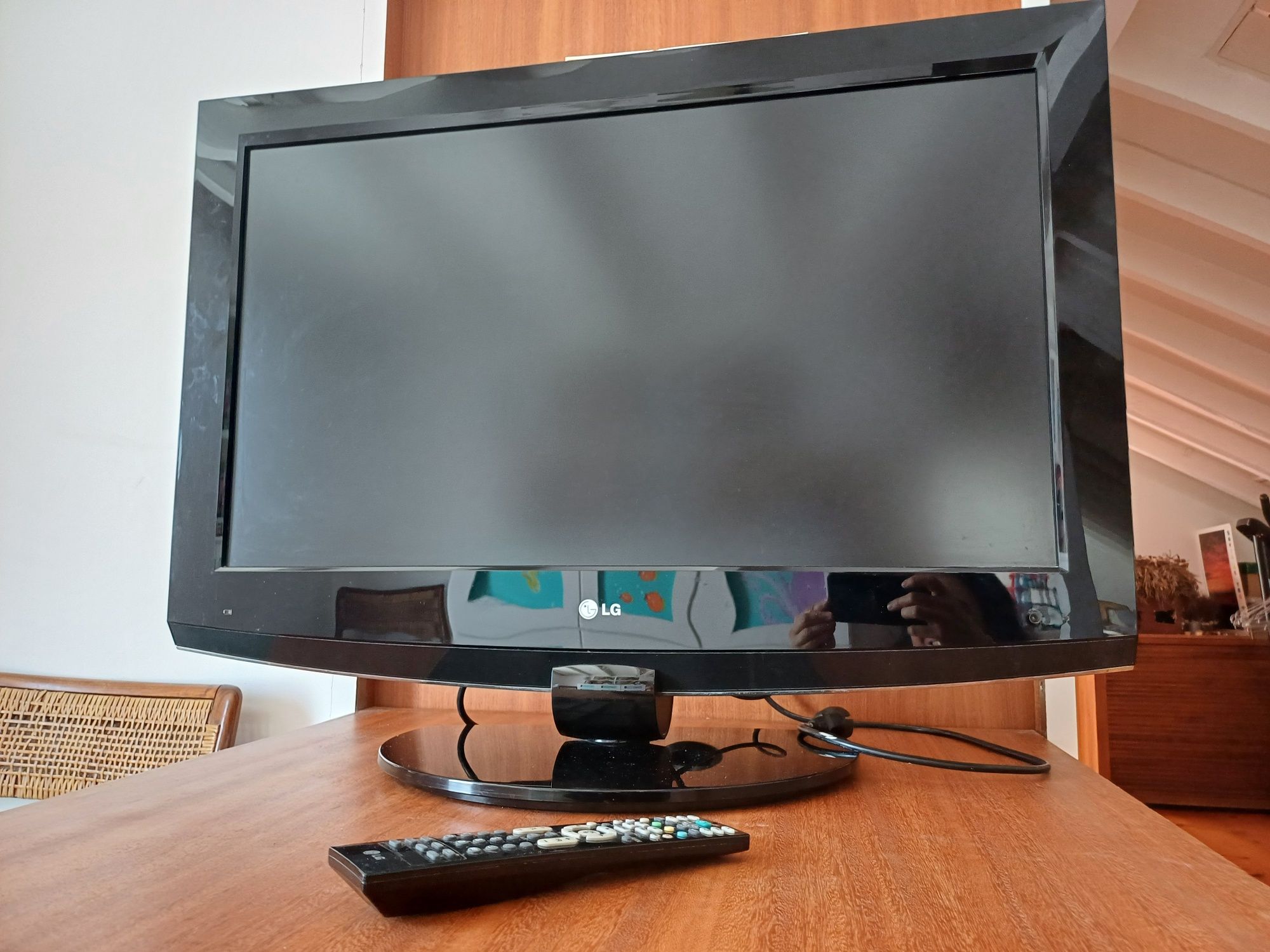Televisão LG 32 polegadas a funcionar