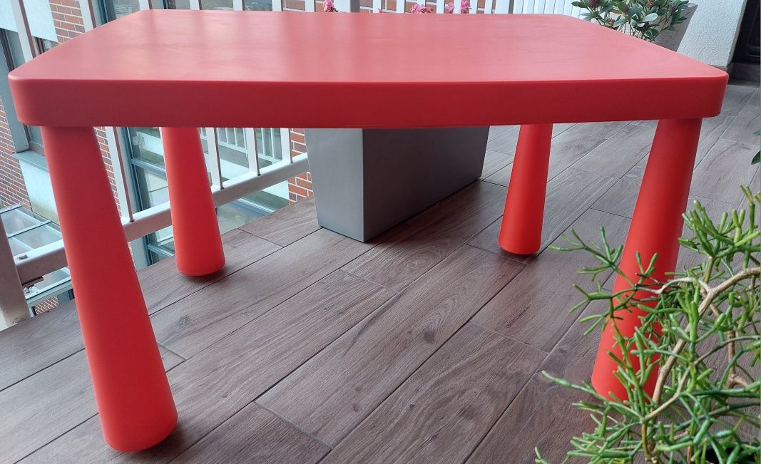 Czerwony stolik Mammut Ikea. Odbiór osobisty.