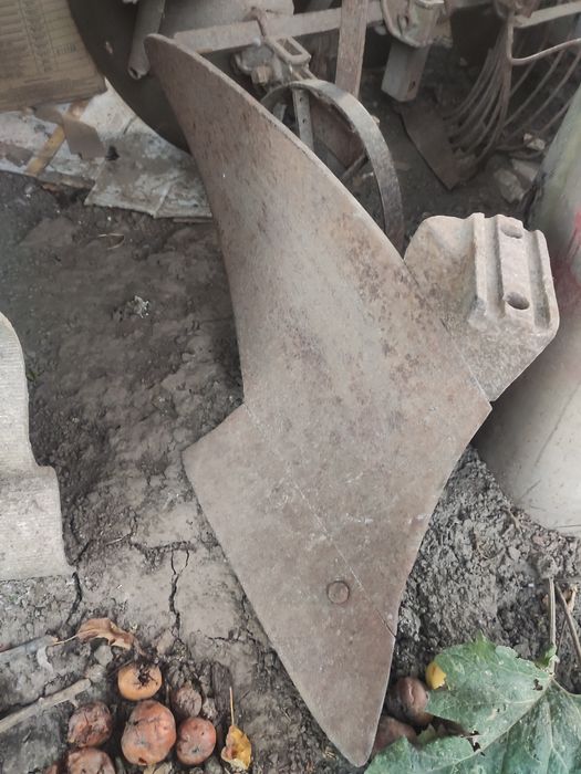 Продам плуги стан добрий цілі