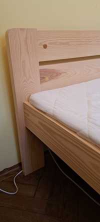 Drewniane łóżko z materacem, 200x120