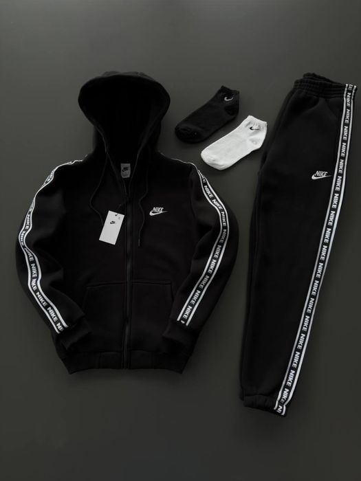 Зимовий костюм Nike на лампасах+ в подарунок 2 шкарпеток