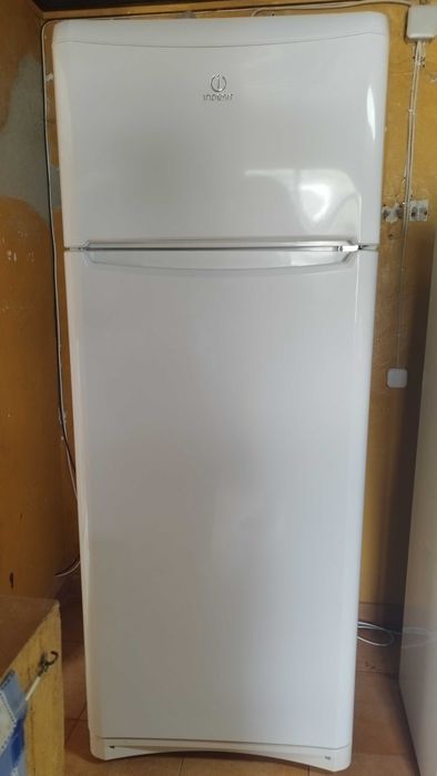 Frigorífico Indesit 180cm 415L