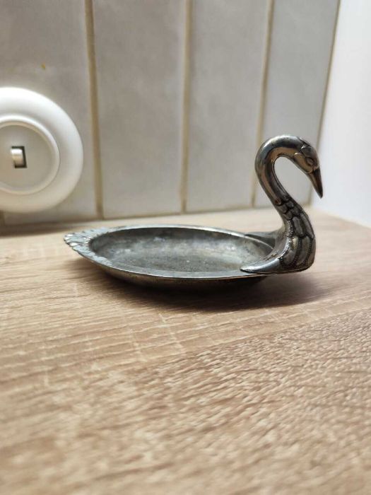 Stara metalowa popielniczka łabędź vintage PRL