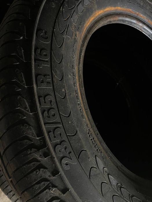 Continental Vanco2 235/65r16C