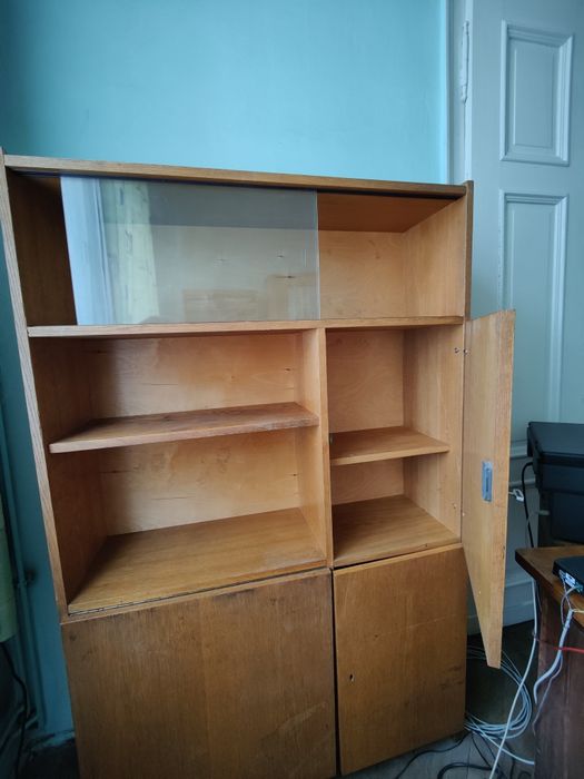 Last Call: Biblioteczka z biurkiem i witryną z Cepelii PRL