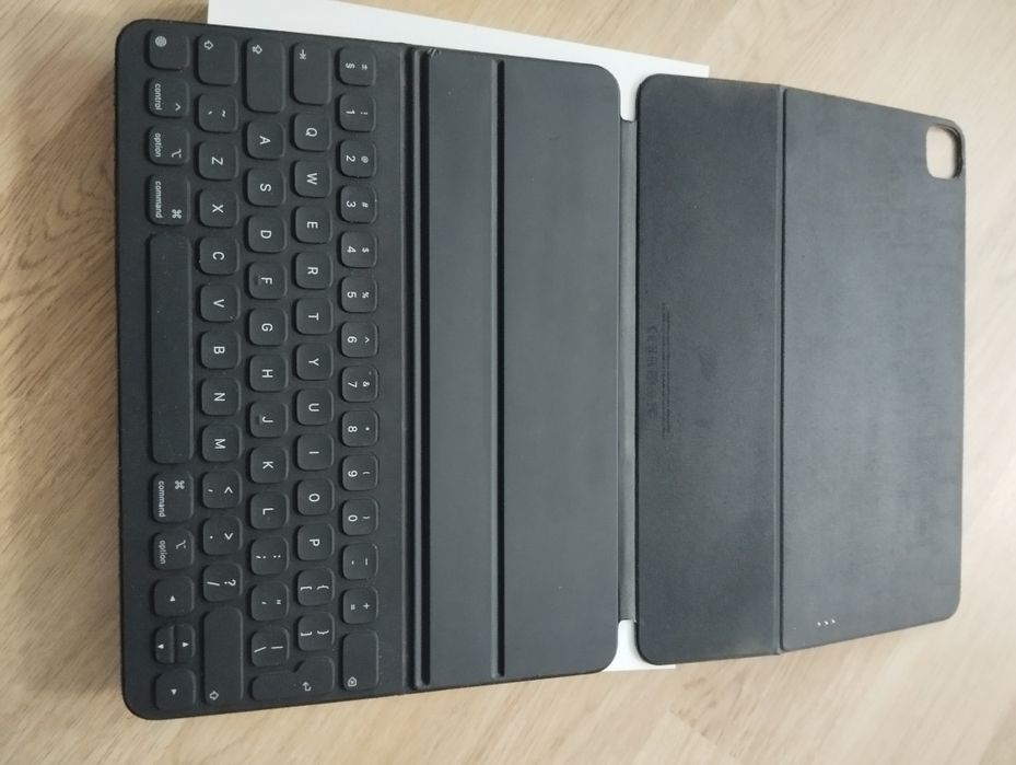 Apple Smart Keyboard Folio iPad Pro 12.9" (3ª & 4ª Geração) – Muito Bo