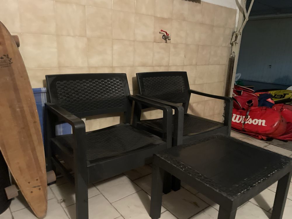 Bancos e mesa de exterior